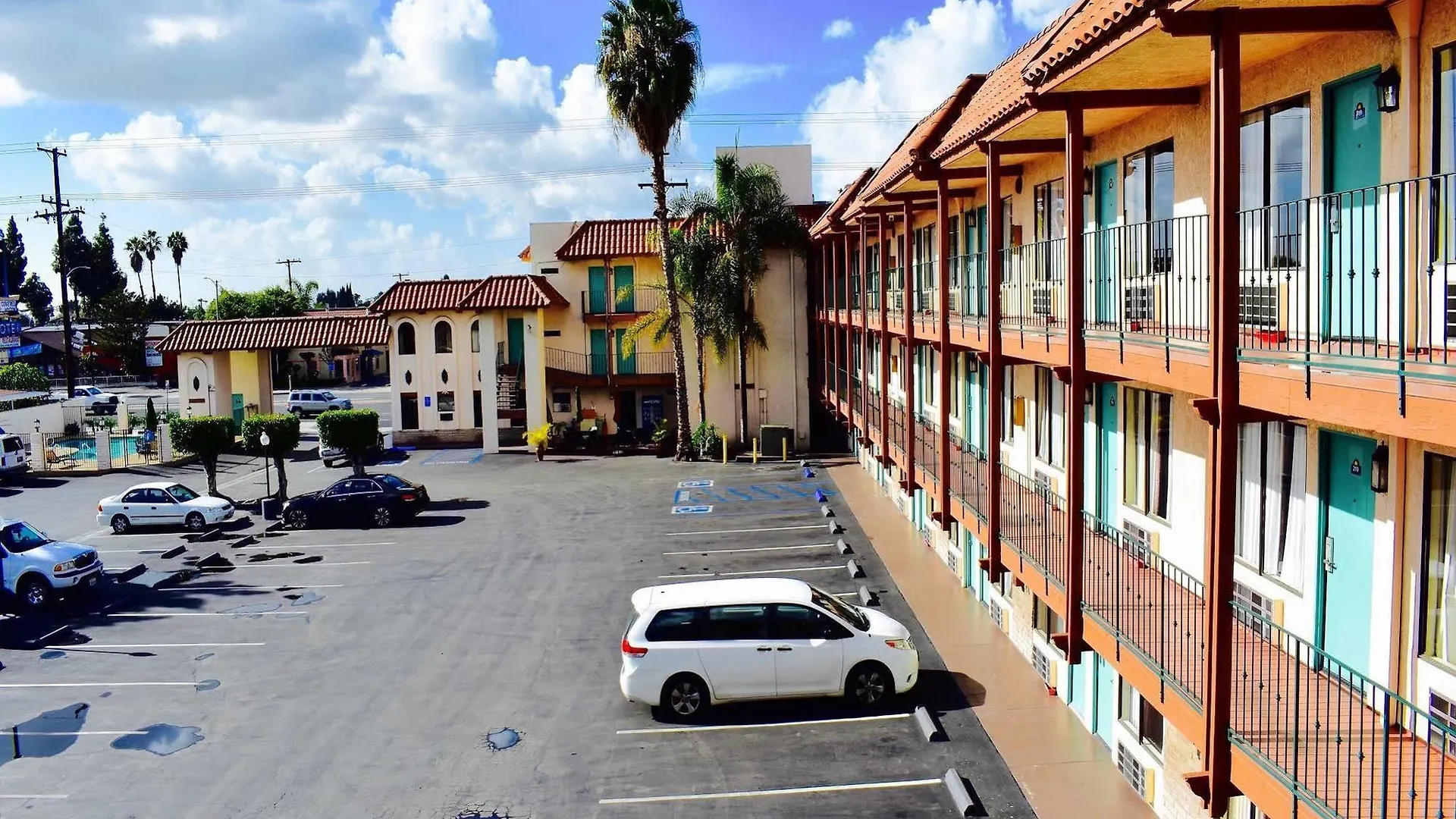 Hotel Days Inn By Wyndham Anaheim Near The Park