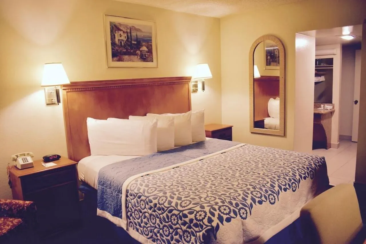 Hotel Days Inn By Wyndham Anaheim Near The Park