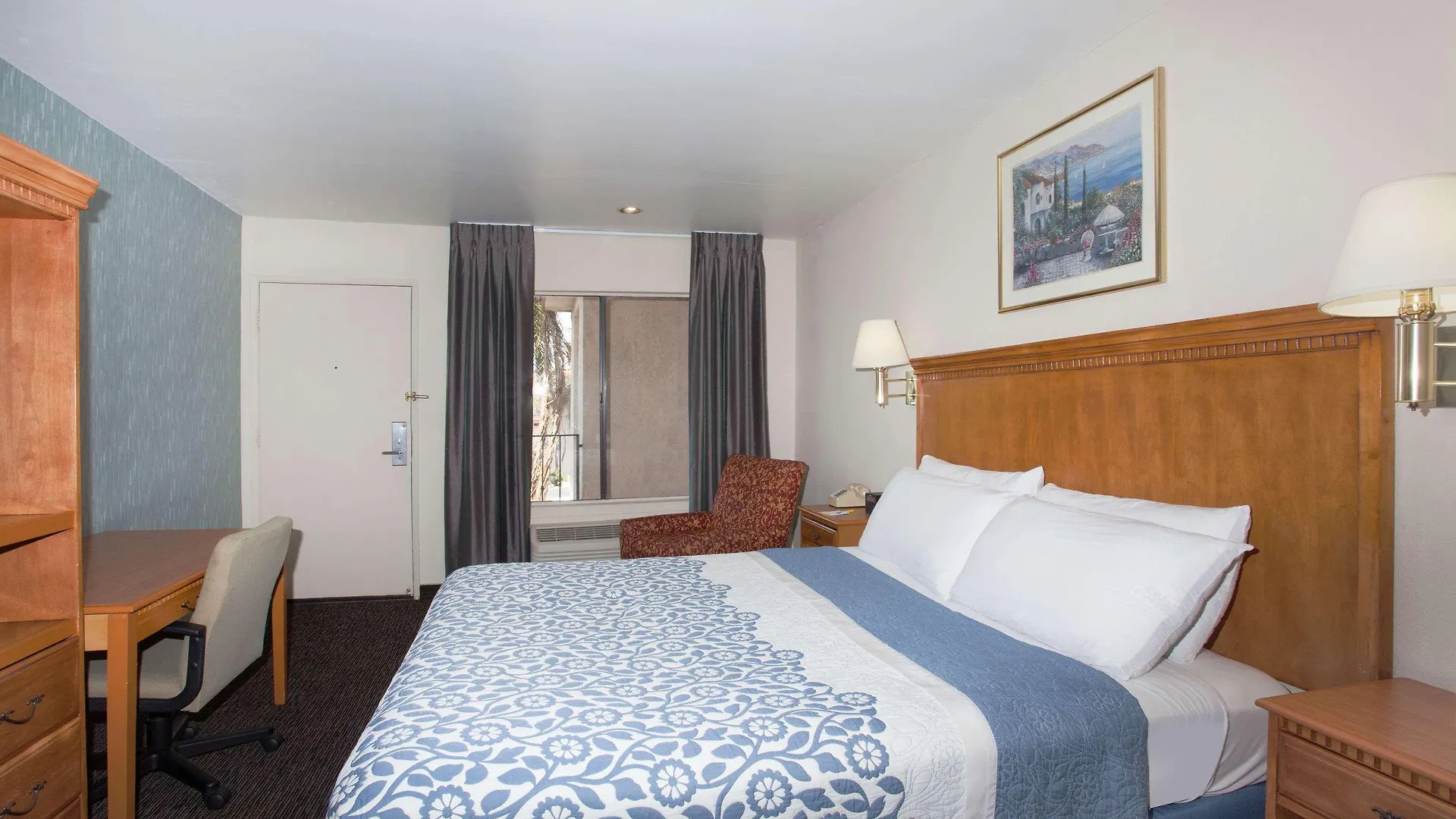 Hotel Days Inn By Wyndham Anaheim Near The Park