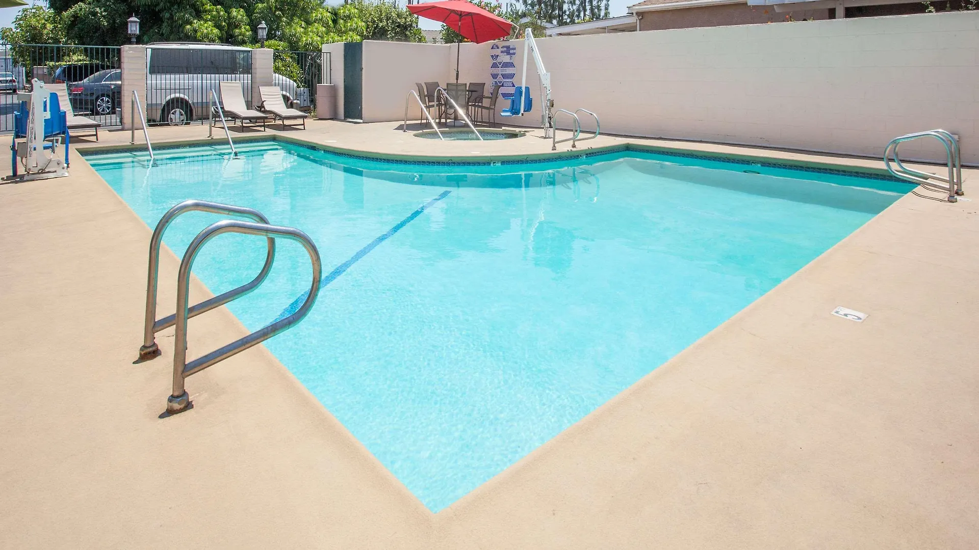 Days Inn By Wyndham Anaheim Near The Park 2*,
