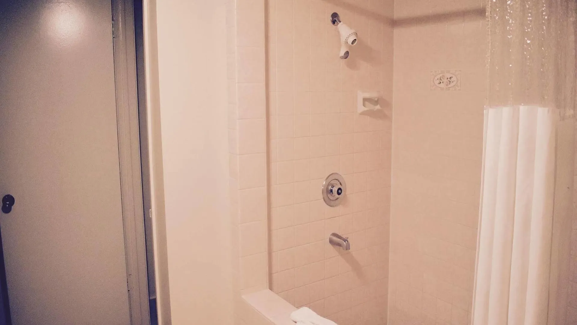 Days Inn By Wyndham Anaheim Near The Park Hotel